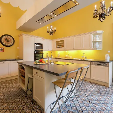 Beautiful Manor House In A Park Near Rochefort 度假居 *