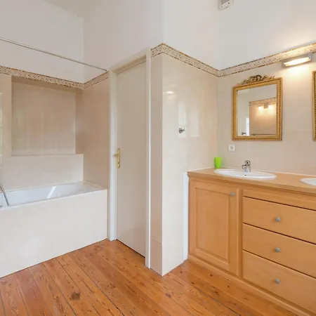 Beautiful Manor House In A Park Near Rochefort *