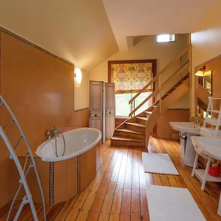 Beautiful Manor House In A Park Near Rochefort *