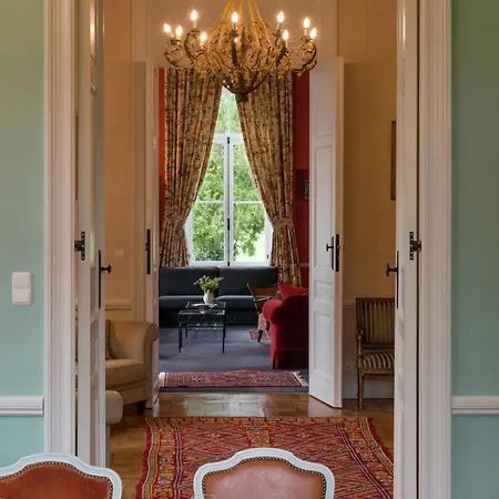 Vakantiehuis Beautiful Manor House In A Park Near Rochefort *